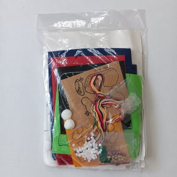 Lot of 2 Hobby Kraft Storybook Felt Stocking Kits 18" Diagonal Length - Picture 3 of 12